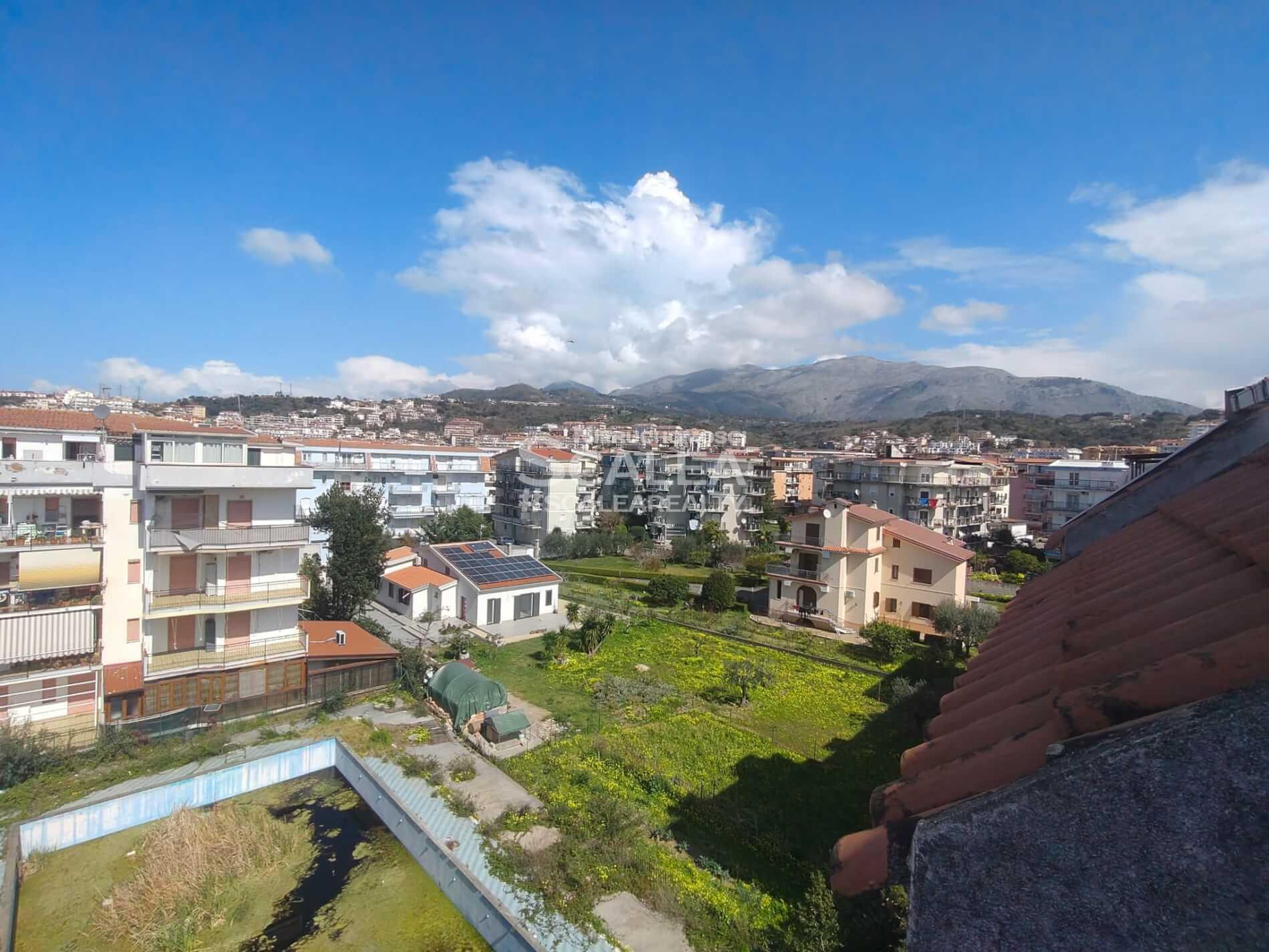 Mieszkanie na 5 kondygnacji w parku "Flora"