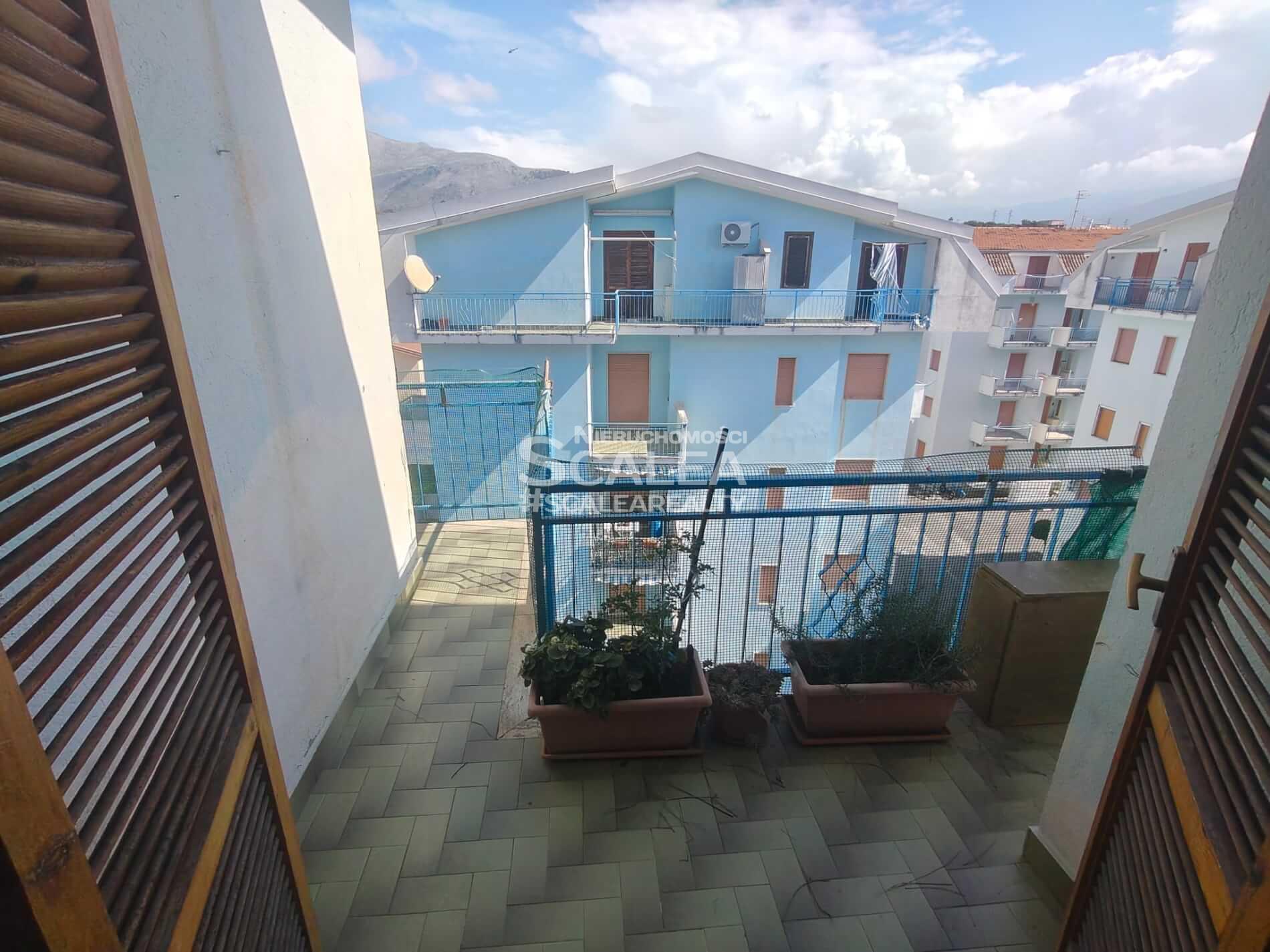 Mieszkanie na 5 kondygnacji w parku "Flora"