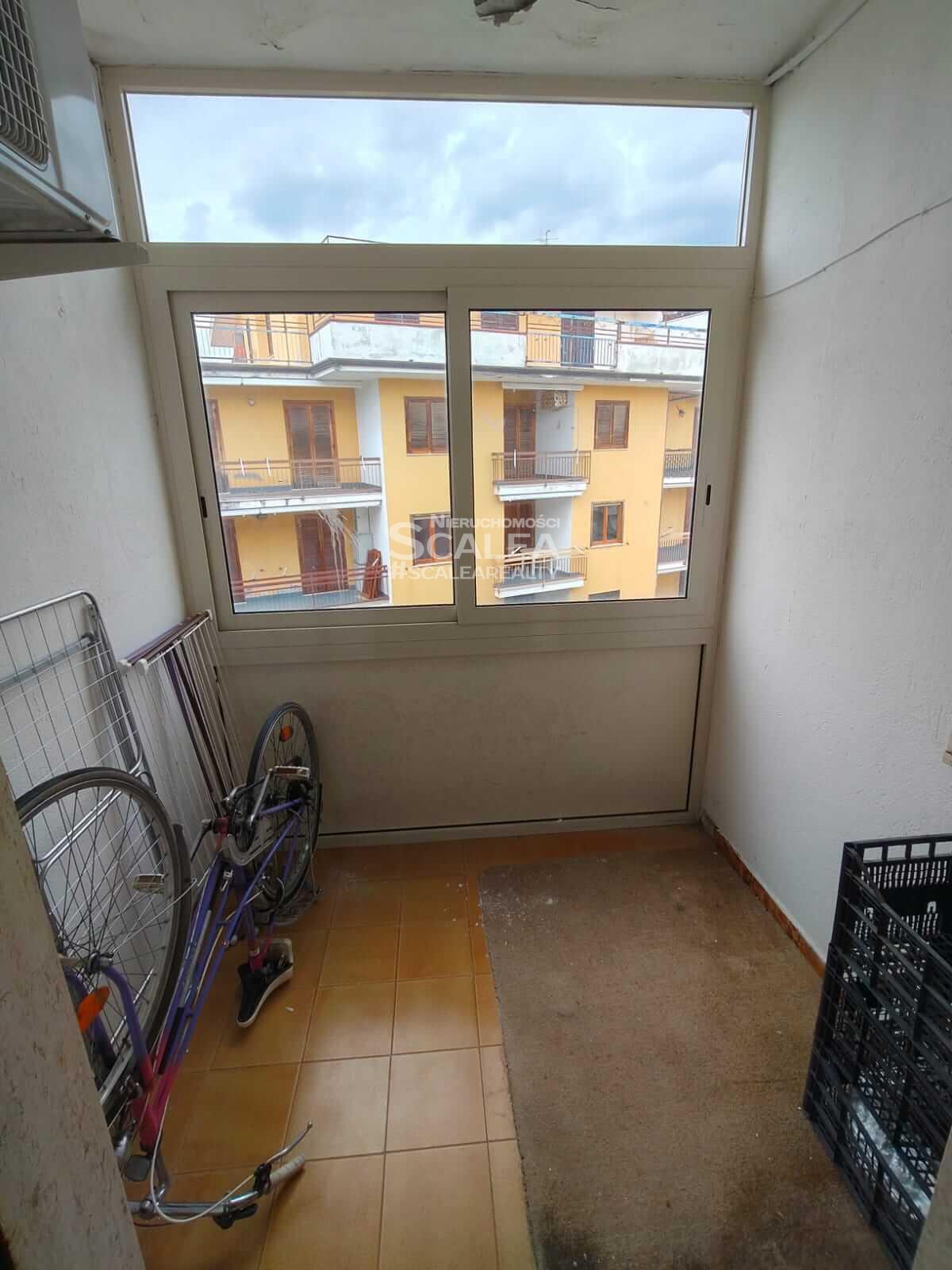 Trzypokojowe mieszkanie z solarium w atrakcyjnej cenie w Scalea