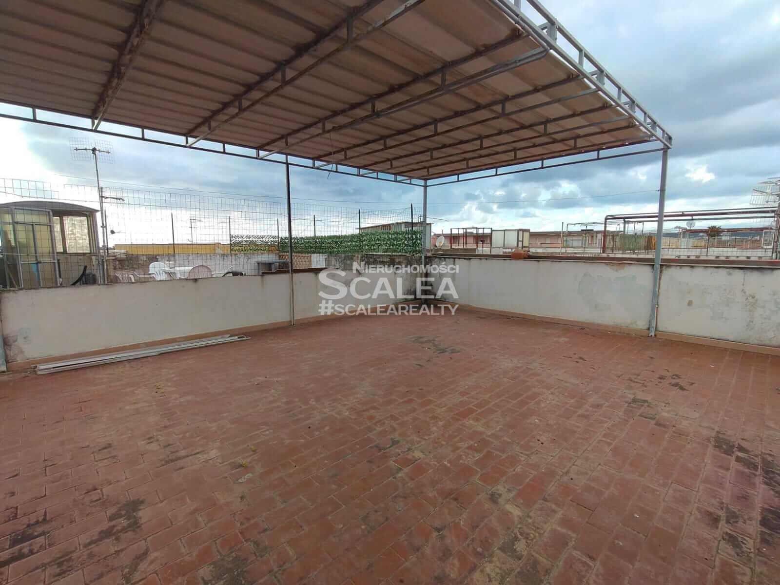 Trzypokojowe mieszkanie z solarium w atrakcyjnej cenie w Scalea