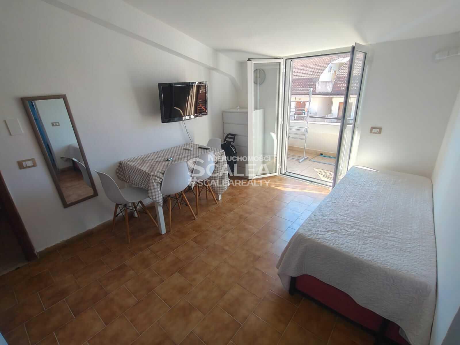 Mieszkanie znajduje się na 5 kondygnacji w Scalea, jest jasne i suche