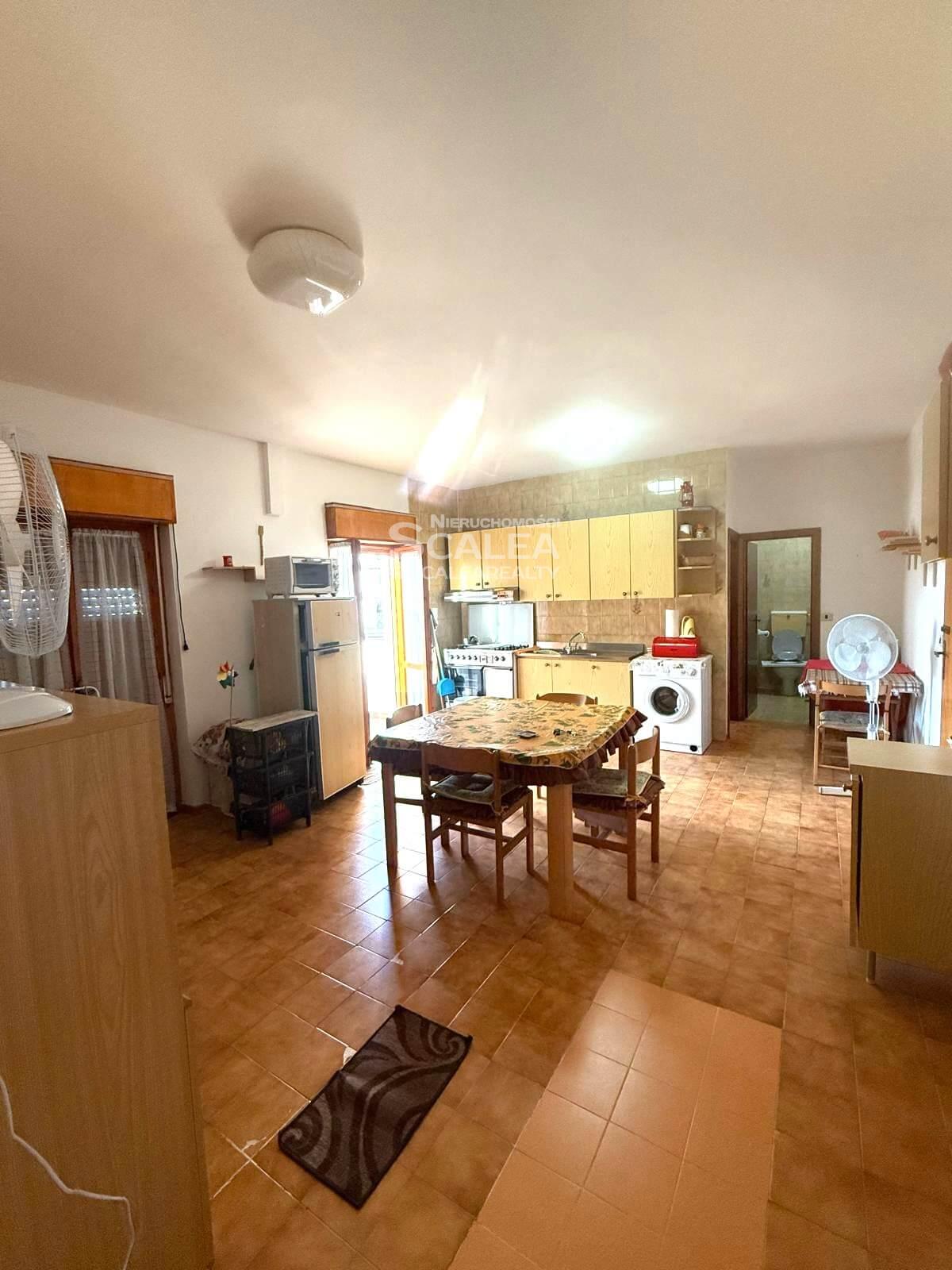 Mieszkanie w Scalea na 2 piętrze o powierzchni 60 m2 i 2 dużych sypialniach
