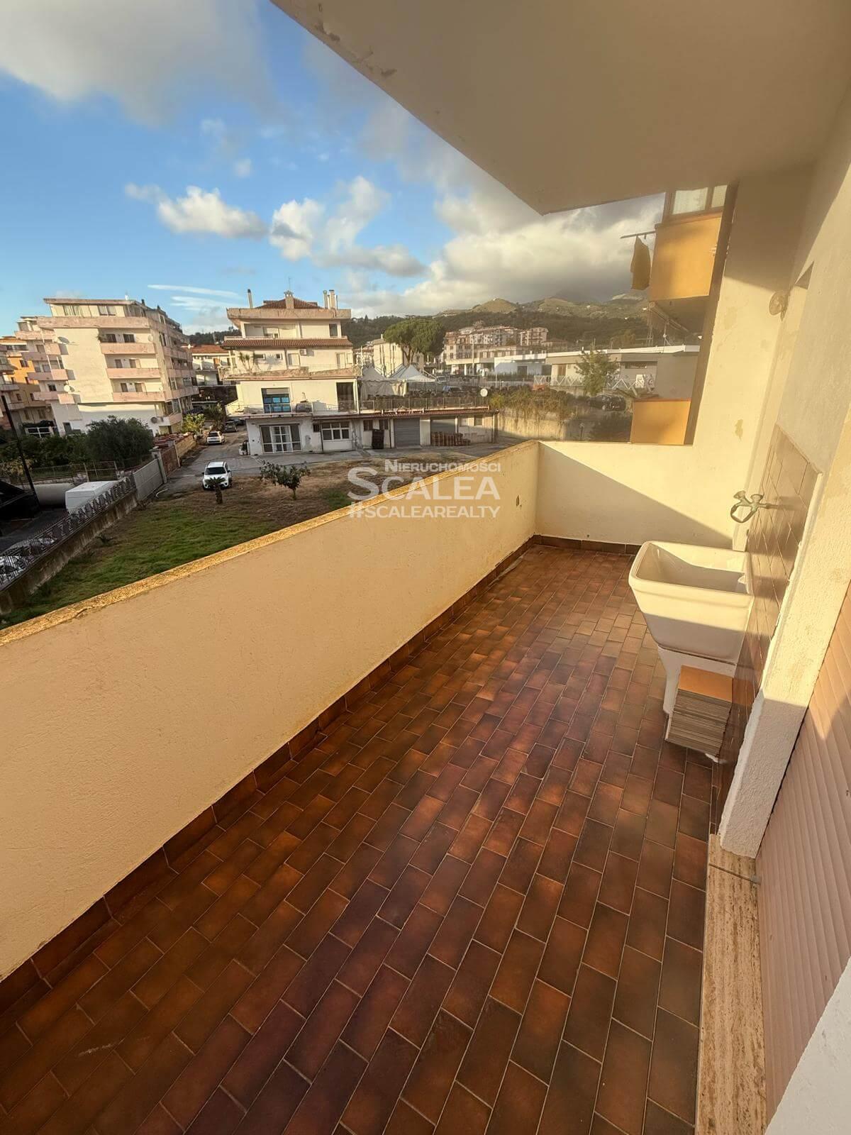Mieszkanie w Scalea na 2 piętrze o powierzchni 60 m2 i 2 dużych sypialniach