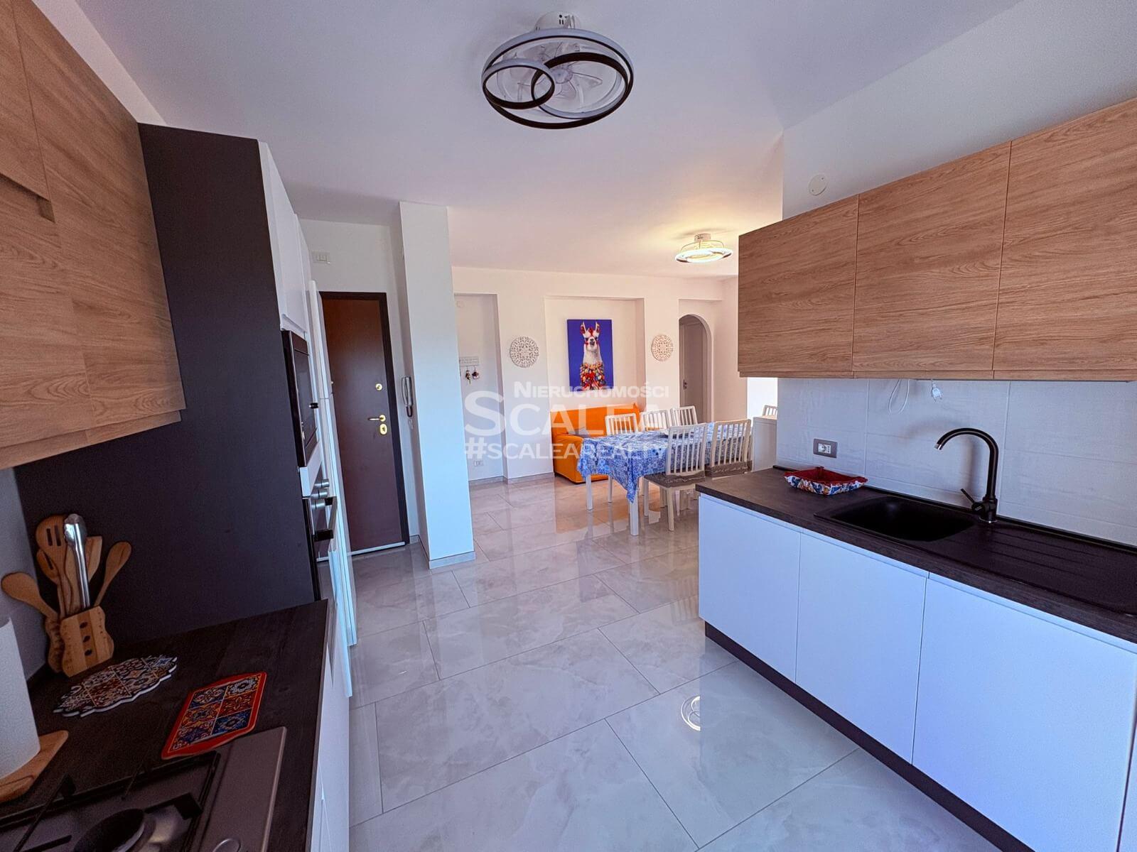 Apartament 120 mkw. z 3 sypialniami w Scalea