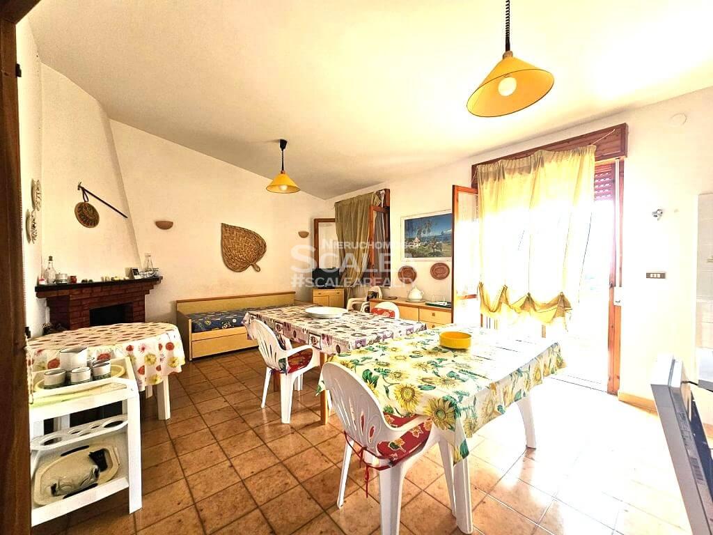 Apartament typu penthouse w centrum Scalea, 80 m2 z widokiem na morze
