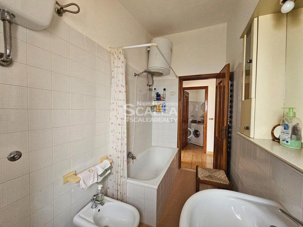 Apartament typu penthouse w centrum Scalea, 80 m2 z widokiem na morze