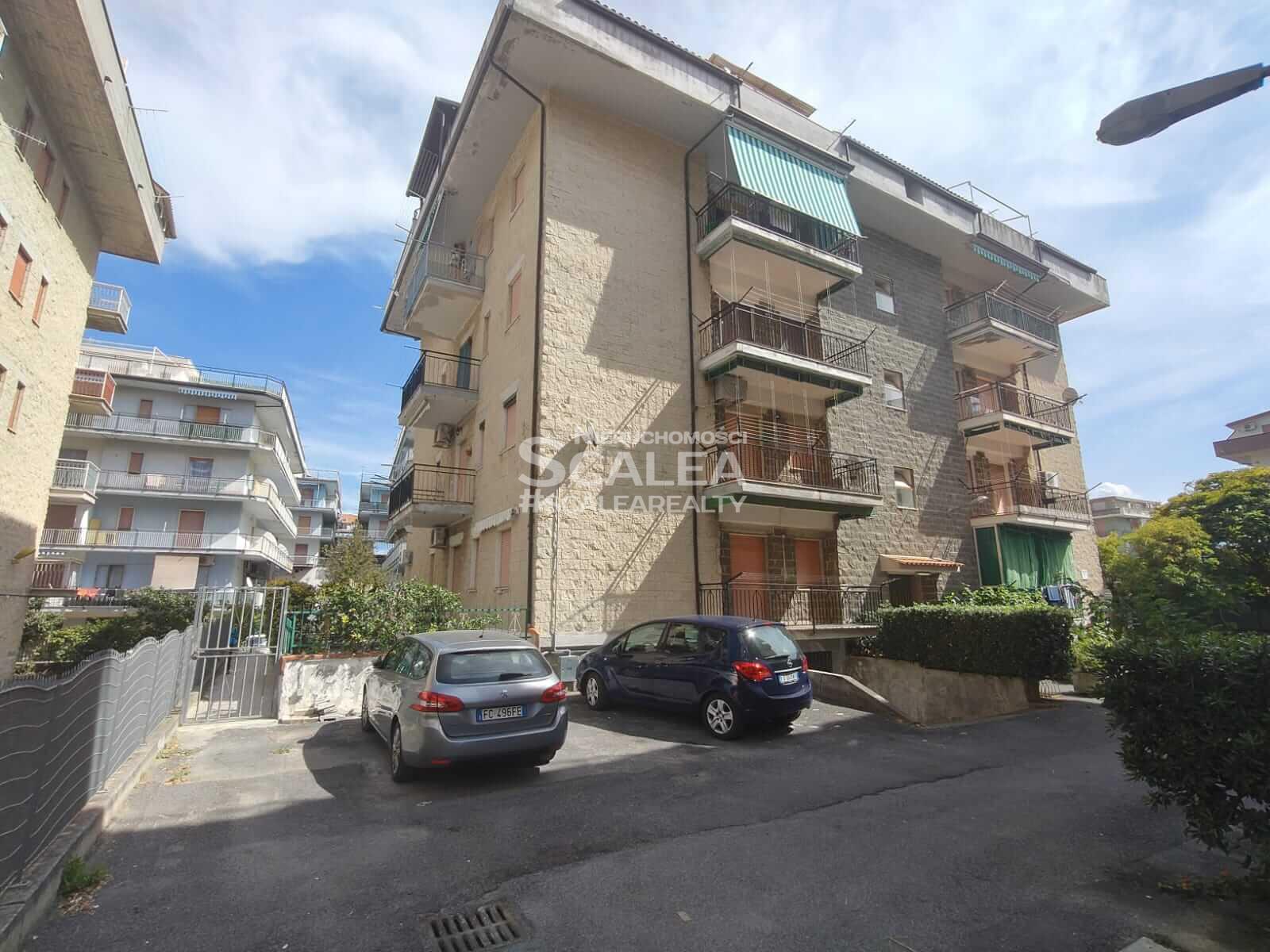 Apartament w Scalea na 5 piętrze, 200 metrów od plaży