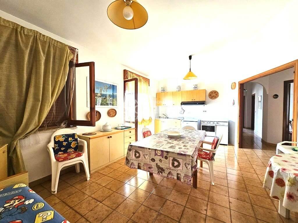 Apartament z garażem, w centrum Scalea, 80 m2 z widokiem na morze