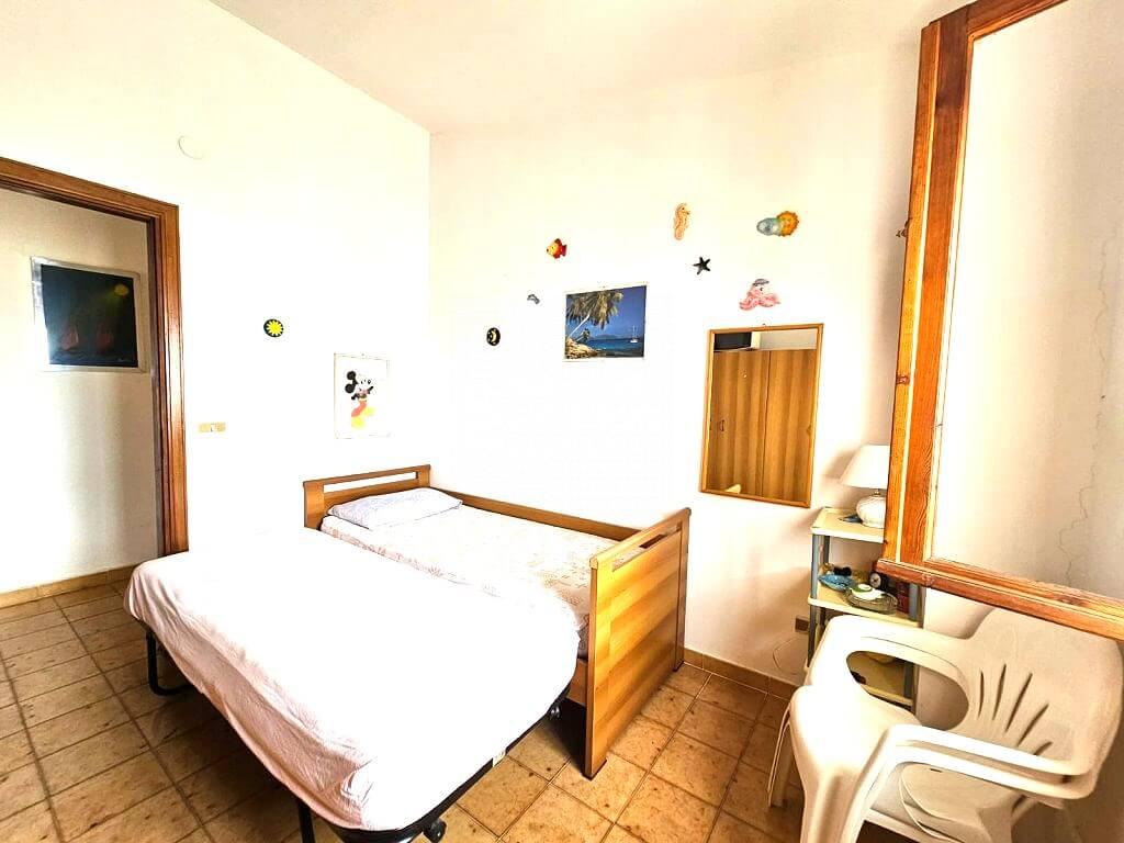 Apartament z garażem, w centrum Scalea, 80 m2 z widokiem na morze