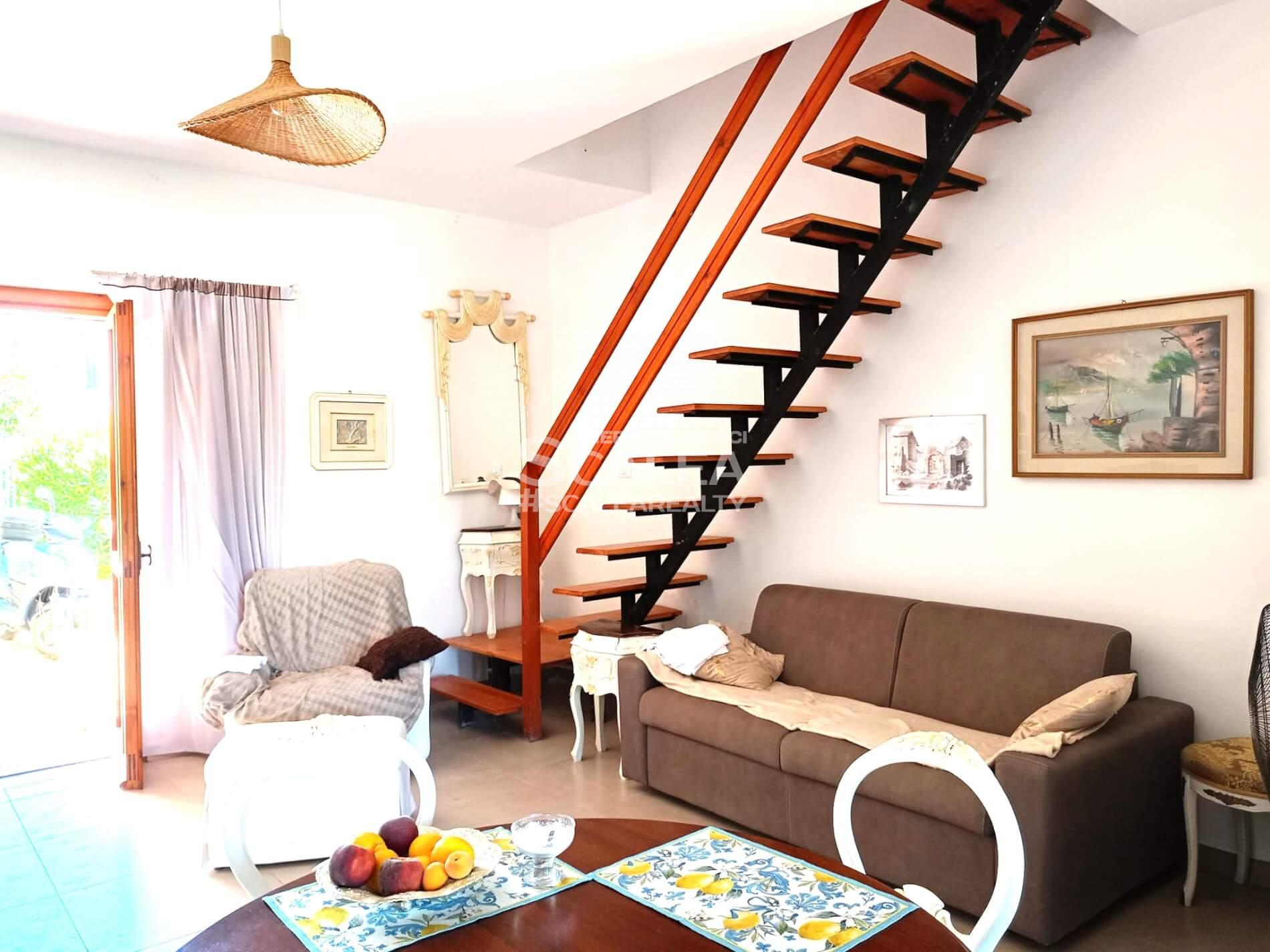 Willa w Baia del Carpino z basenem i widokiem na morze