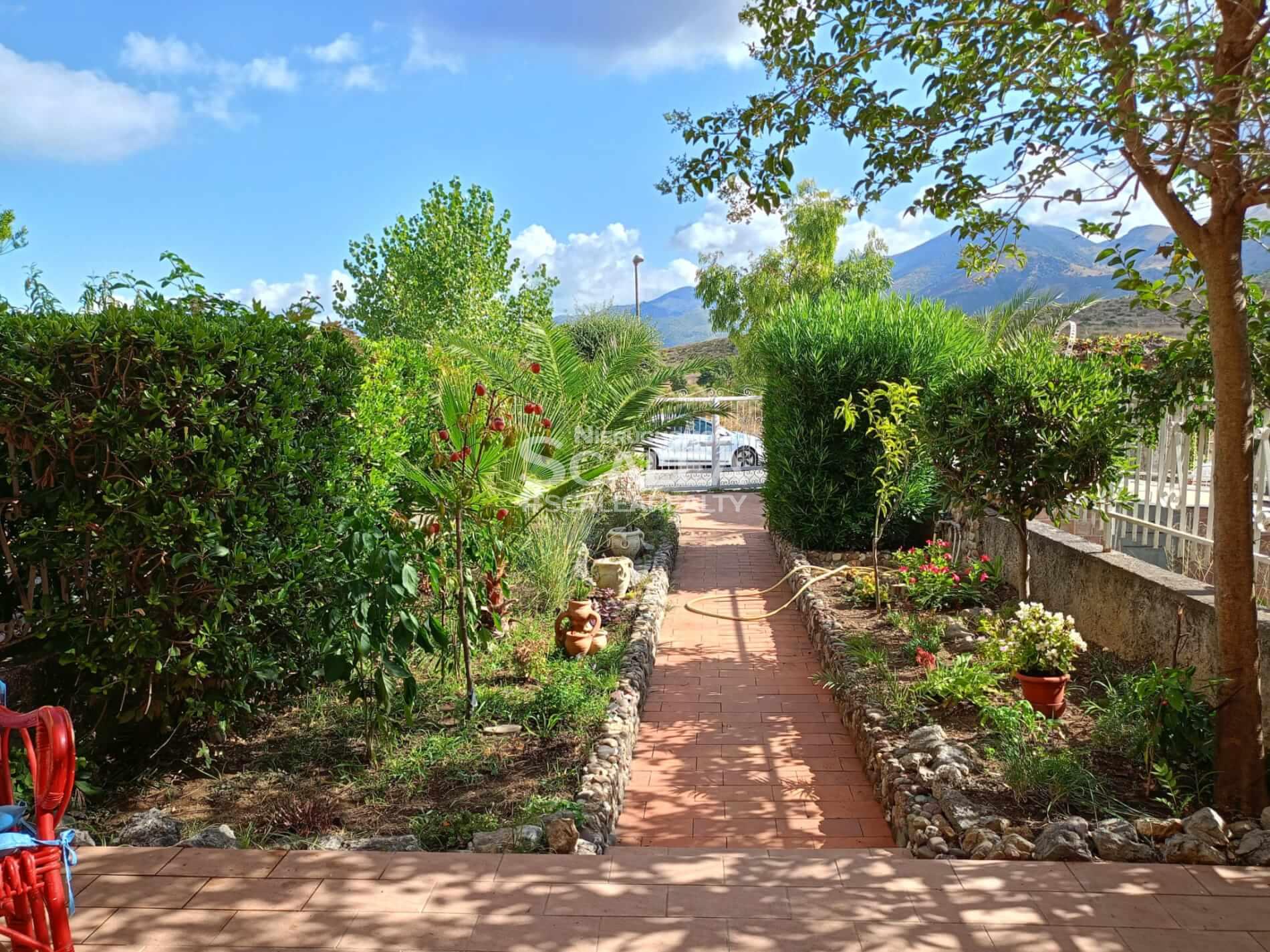 Willa w Baia del Carpino z basenem i widokiem na morze