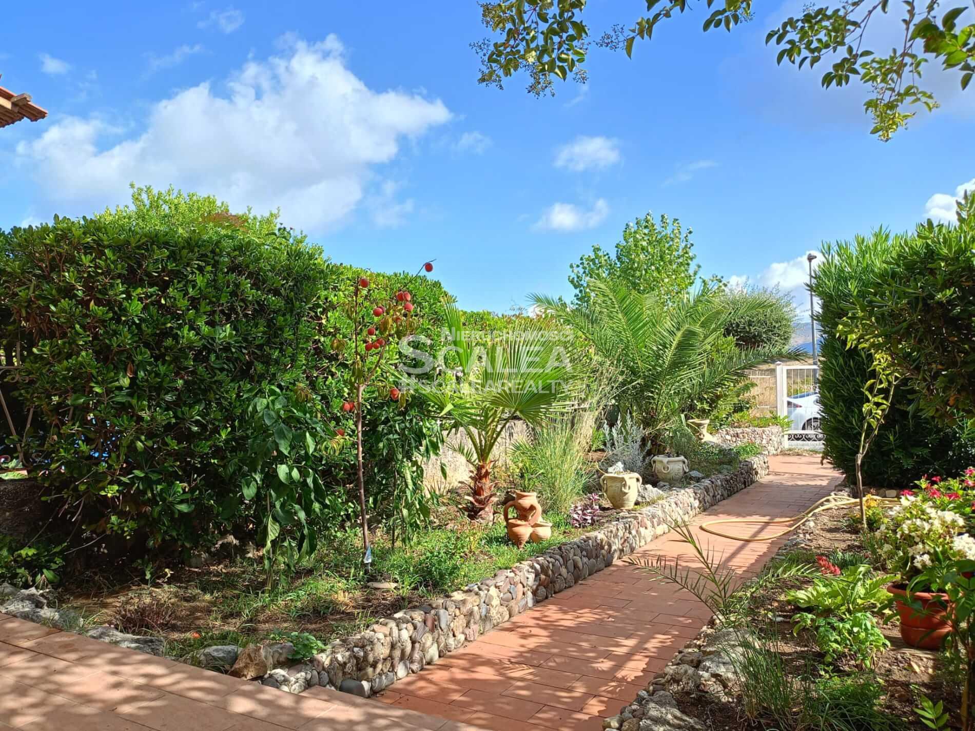 Willa w Baia del Carpino z basenem i widokiem na morze