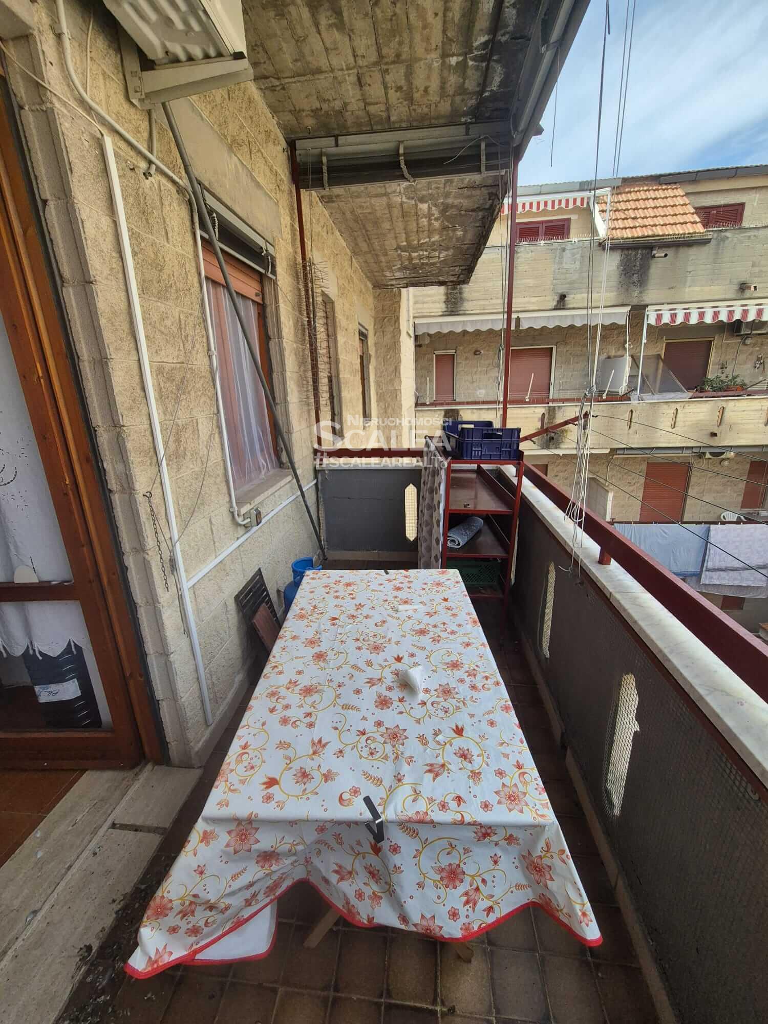Scalea, mieszkanie trzypokojowe na 4 kondygnacji w budynku z windą