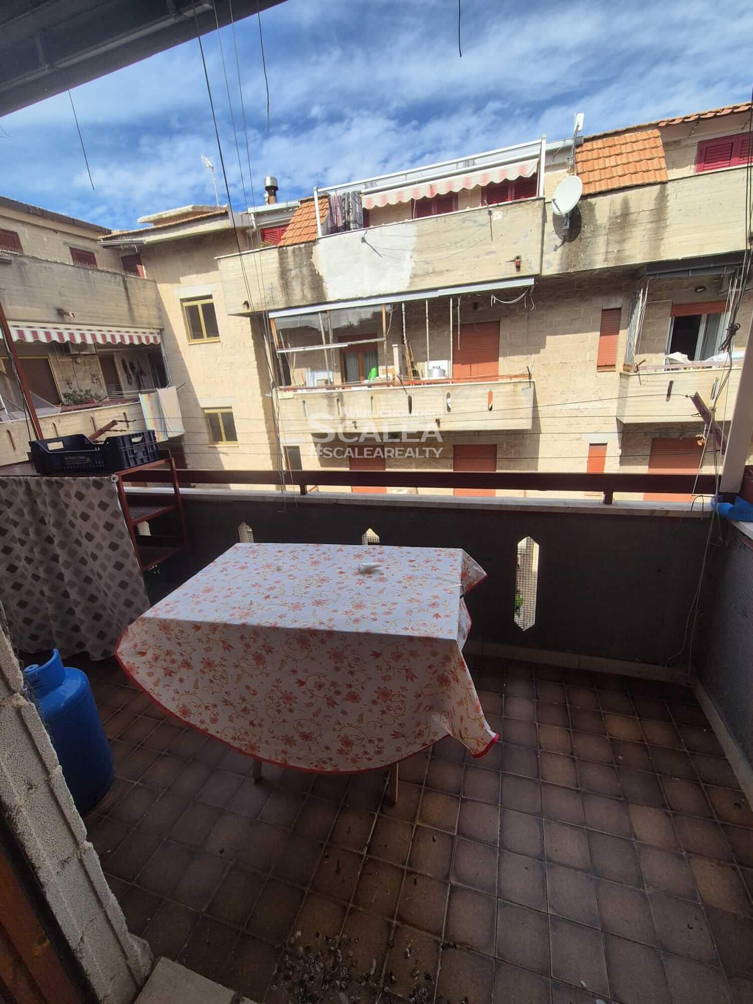 Scalea, mieszkanie trzypokojowe na 4 kondygnacji w budynku z windą