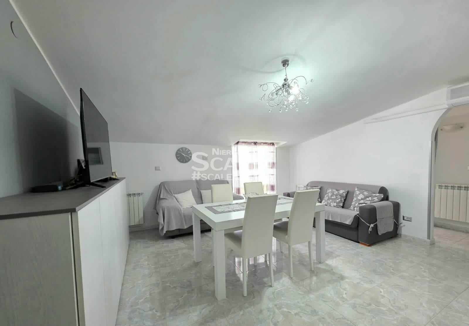 Dom szeregowy o powierzchni prawie 160 metrów kwadratowych w centrum miasta Scalea