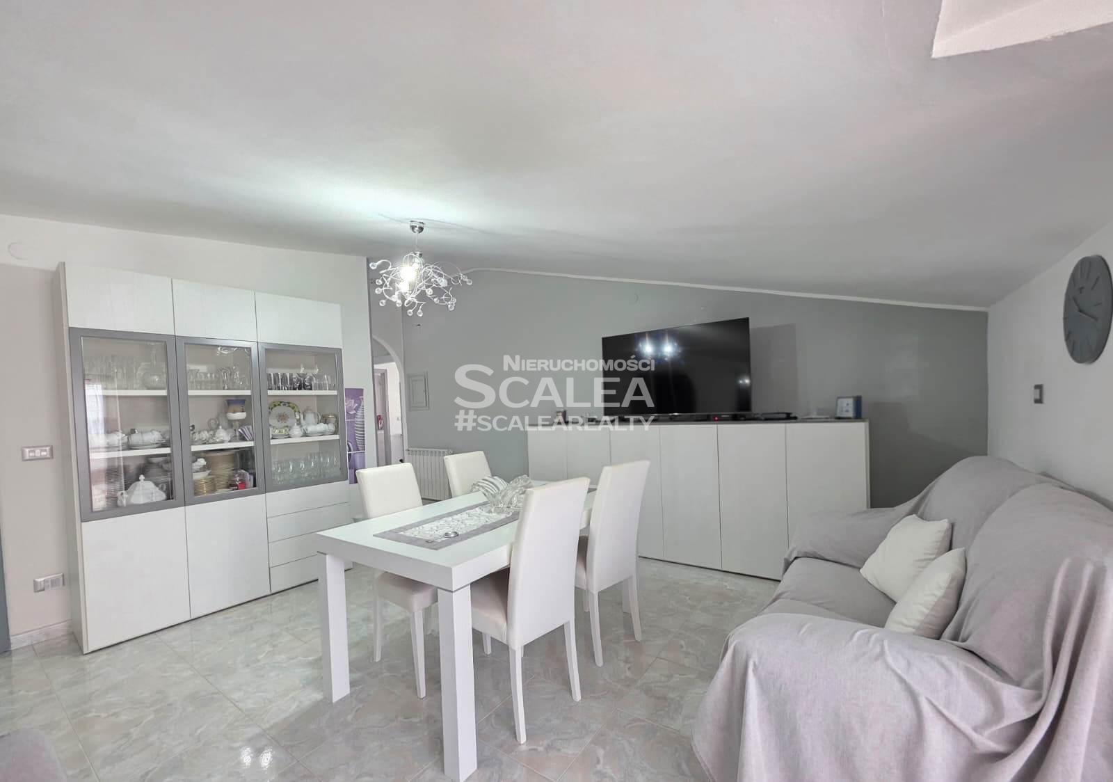 Dom szeregowy o powierzchni prawie 160 metrów kwadratowych w centrum miasta Scalea