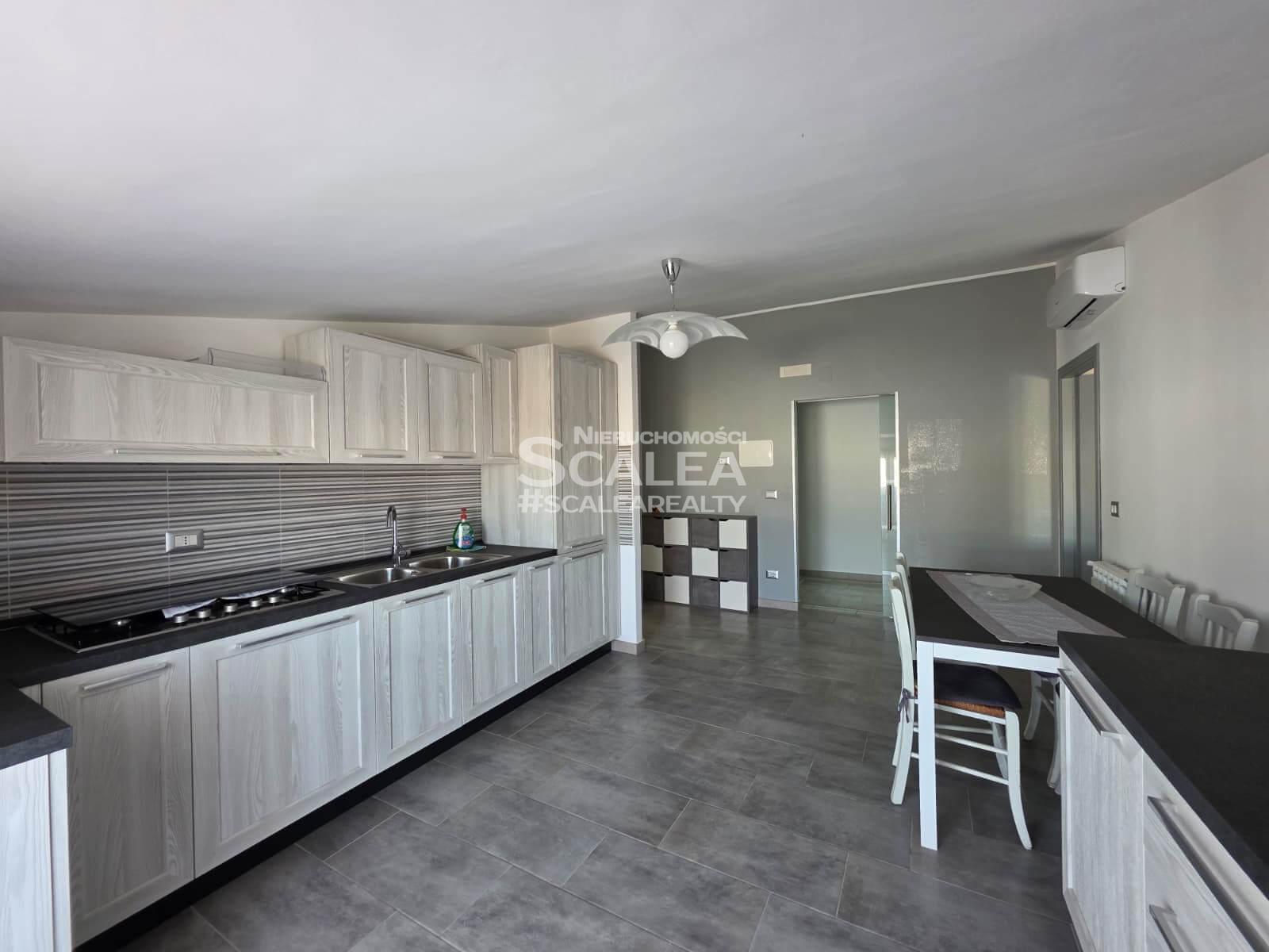 Dom szeregowy o powierzchni prawie 160 metrów kwadratowych w centrum miasta Scalea