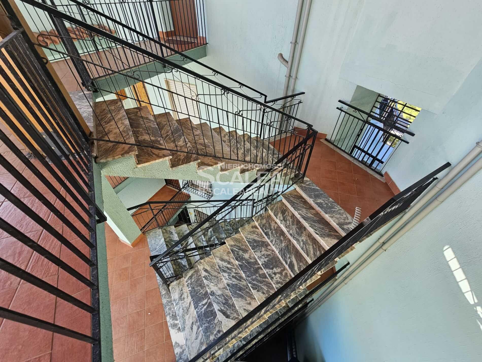 Scalea, luksusowy budynek z odnowionym apartamentem na 5 piętrze